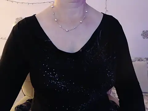 Snapshot of YourfantasyGiuly chatting on May 9, 2026, 6:35 pm YourfantasyGiuly online show from May 9, 2026, 6:35 pm