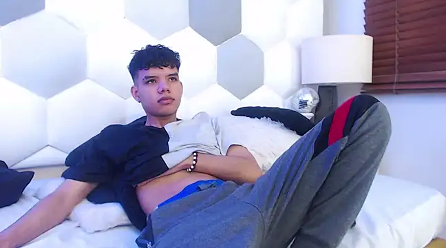 Axel Forte online show from March 8, 2025, 1:03 pm