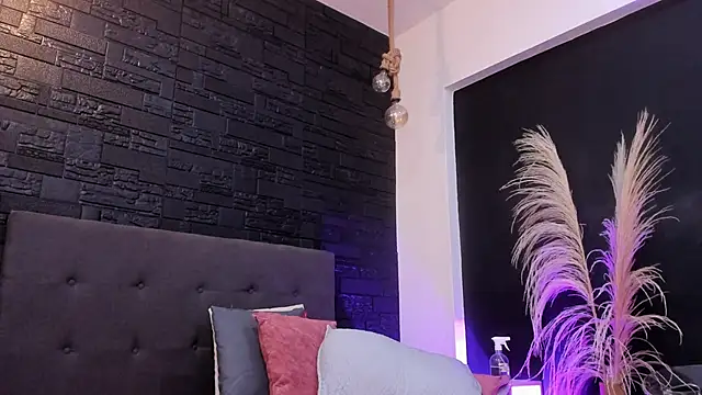 Maite Smith  online show from October 13, 2025, 12:27 pm