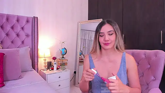 natashaleightt online show from March 9, 2025, 8:52 pm