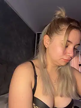 Snapshot of SelenaaD chatting on October 15, 2025, 7:52 am SelenaaD online show from October 15, 2025, 7:52 am