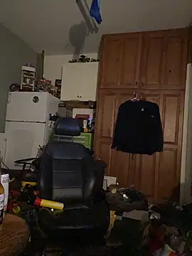 Polaroid White online show from November 18, 2025, 10:47 pm