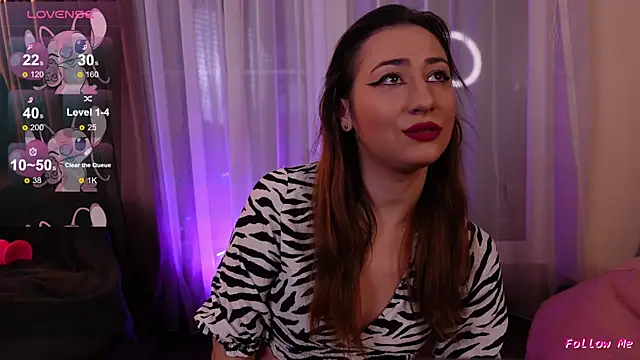 IsoldeBlis online show from October 23, 2025, 7:23 pm