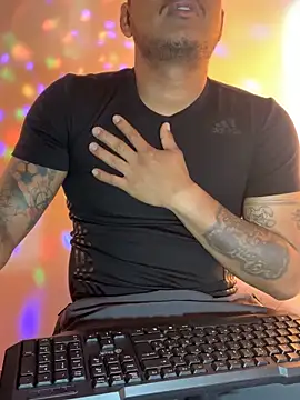 Snapshot of Saipuer31 chatting on February 6, 2026, 4:43 pm Saipuer31 online show from February 6, 2026, 4:43 pm