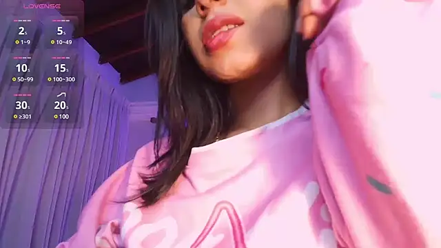 hannah thomson  online show from March 17, 2025, 10:28 pm