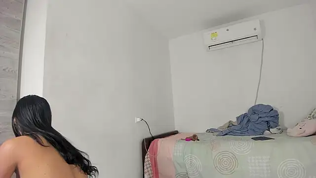 flor herrera01 online show from March 1, 2025, 3:32 am