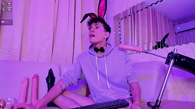 ValentinoMoreti online show from March 10, 2025, 5:11 am