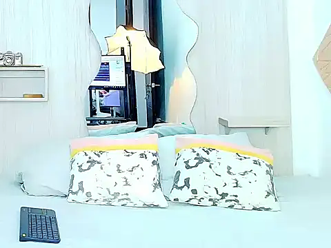 ZaraRousse online show from January 19, 2026, 3:21 am