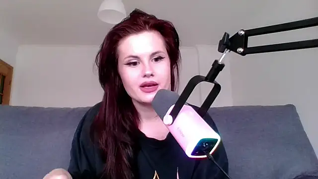 Della Ideal online show from March 5, 2025, 2:34 pm