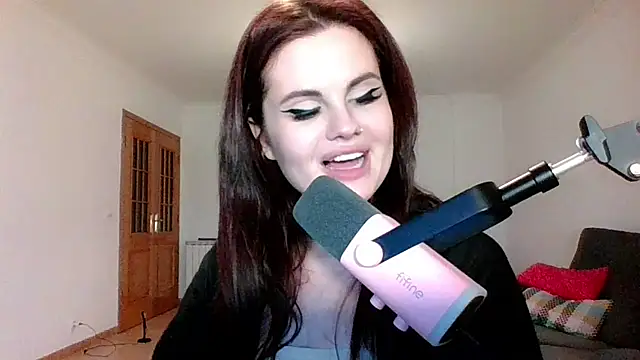 Della Ideal online show from March 20, 2025, 6:31 pm