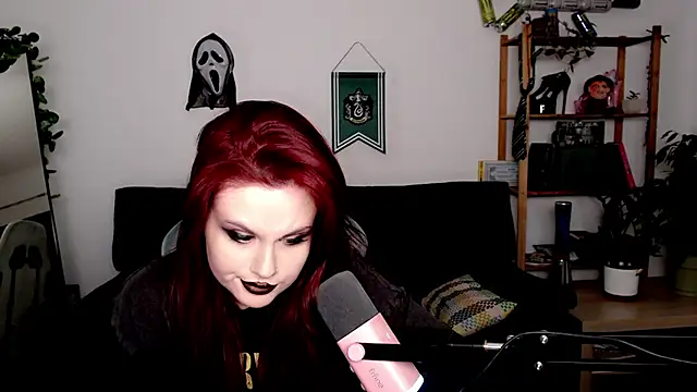 Della Ideal online show from November 10, 2025, 6:29 pm