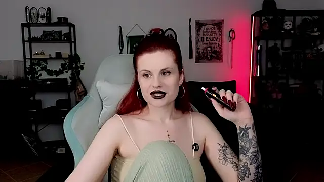 Snapshot of Della_Ideal chatting on June 28, 2026, 5:52 pm Della Ideal online show from June 28, 2026, 5:52 pm