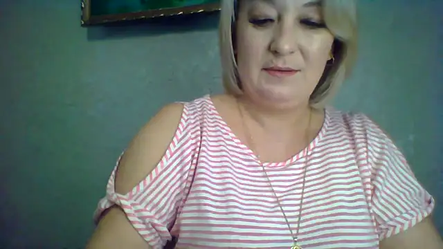 Snapshot of ArielXLoveresss chatting on November 18, 2025, 11:03 am ArielXLoveresss online show from November 18, 2025, 11:03 am