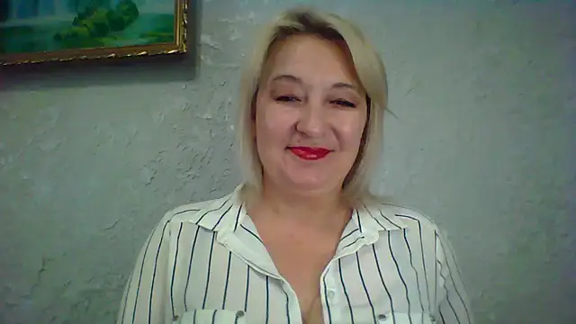 Snapshot of ArielXLoveresss chatting on June 1, 2026, 8:27 am ArielXLoveresss online show from June 1, 2026, 8:27 am