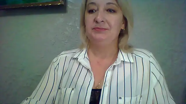 Snapshot of ArielXLoveresss chatting on June 2, 2026, 9:44 am ArielXLoveresss online show from June 2, 2026, 9:44 am