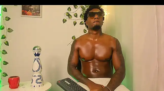 LOGAN DRAKE online show from March 7, 2025, 6:46 am