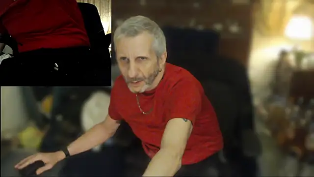 maxdaddy690 online show from June 3, 2026, 11:32 pm