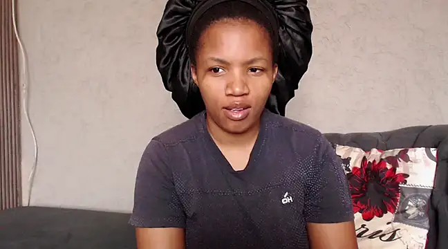 xMiAmor online show from March 18, 2025, 8:25 am