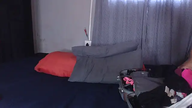 xMiAmor online show from October 28, 2025, 8:40 am