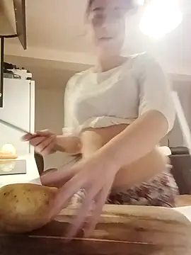 Mary-annTruestar online show from December 4, 2025, 6:27 pm