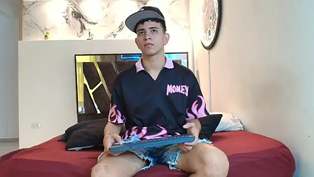 KING OFF BOYS online show from November 18, 2025, 2:54 pm