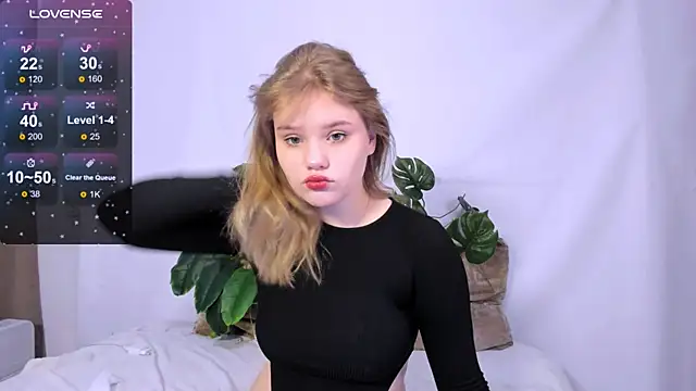 LaseyMoon online show from March 5, 2025, 5:40 am