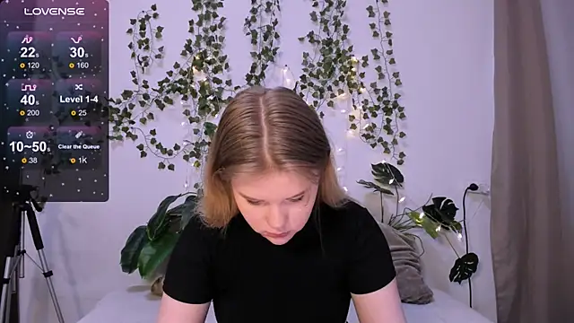 LaseyMoon online show from March 12, 2025, 4:30 am