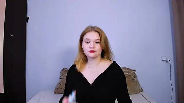 LaseyMoon online show from September 21, 2025, 11:12 am