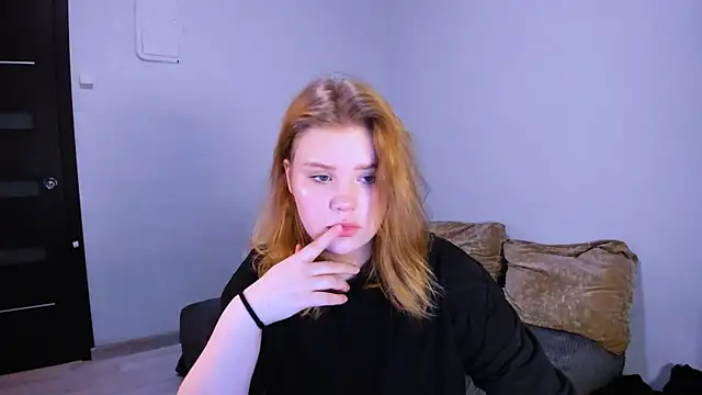 LaseyMoon online show from November 7, 2025, 12:43 am