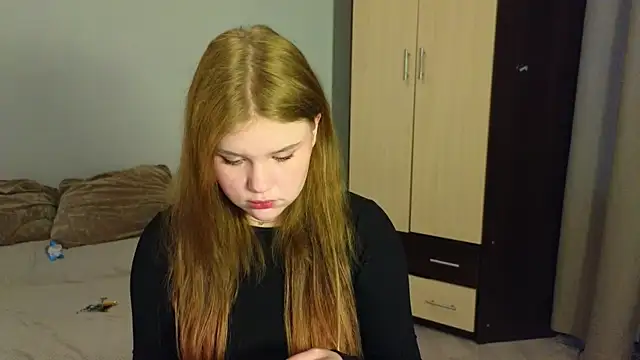 LaseyMoon online show from February 5, 2026, 2:05 am