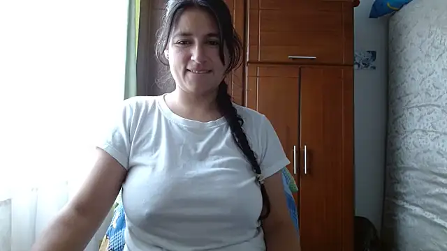 Escarcha-blue online show from May 26, 2026, 9:44 pm