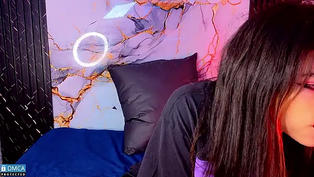 MaeveKuro online show from March 19, 2026, 3:10 am