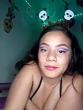 Snapshot of Valen_thompsom_002 chatting on October 15, 2025, 4:45 am Valen thompsom 002 online show from October 15, 2025, 4:45 am