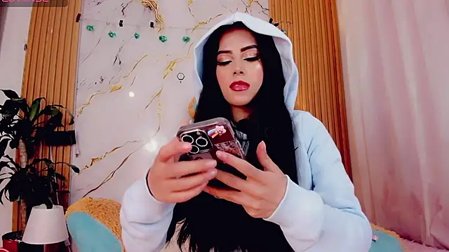 ValeriCardenas online show from April 23, 2026, 2:02 am