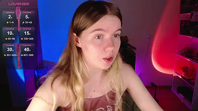 Strawberry juli online show from October 7, 2025, 11:29 am