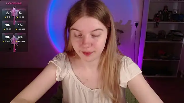 Snapshot of Strawberry_juli chatting on May 7, 2026, 10:42 am Strawberry juli online show from May 7, 2026, 10:42 am