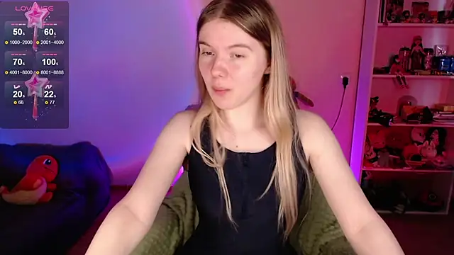 Snapshot of Strawberry_juli chatting on June 6, 2026, 5:34 am Strawberry juli online show from June 6, 2026, 5:34 am