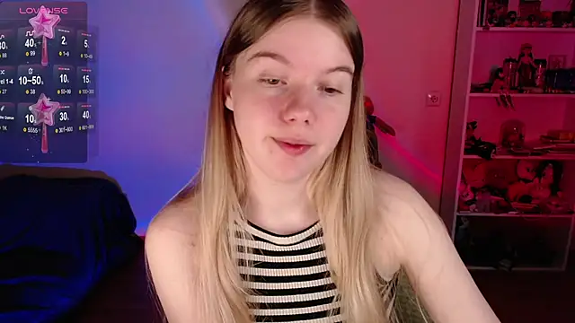 Snapshot of Strawberry_juli chatting on June 11, 2026, 3:48 am Strawberry juli online show from June 11, 2026, 3:48 am