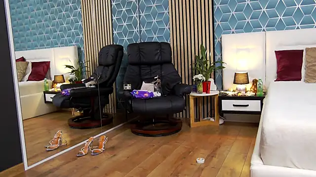 zoeylarkens online show from February 25, 2025, 3:16 pm