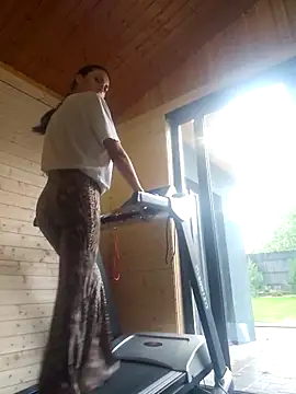 zoeylarkens online show from October 6, 2025, 2:47 pm