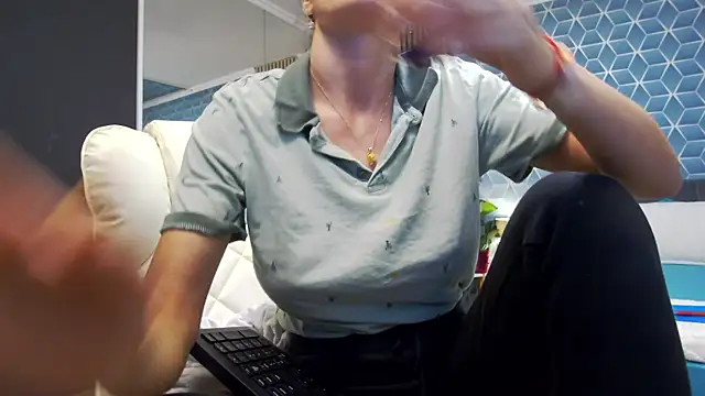 zoeylarkens online show from November 6, 2025, 5:47 pm