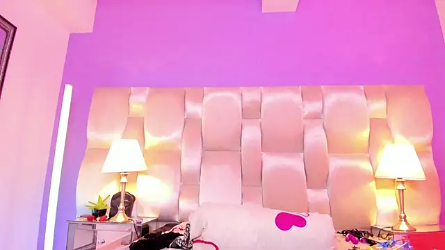 Snapshot of megan_loviitz chatting on March 4, 2025, 6:29 pm megan loviitz online show from March 4, 2025, 6:29 pm