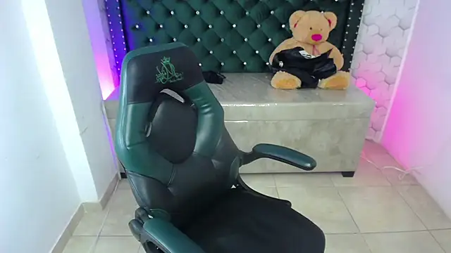 Sarah evansm online show from December 20, 2025, 1:40 pm