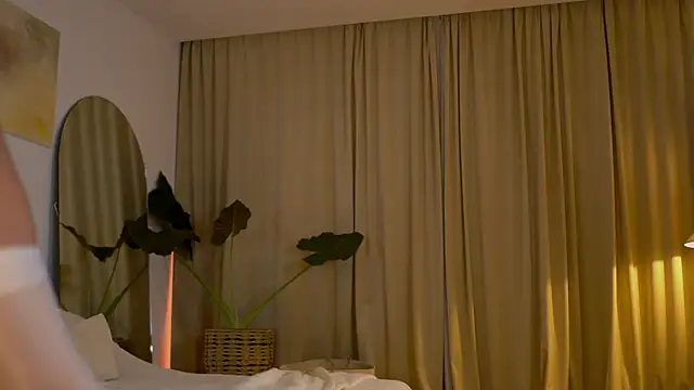 nadia bliss online show from September 13, 2025, 5:57 pm