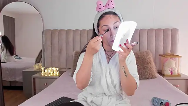 Sophie Restrepo online show from March 20, 2025, 2:42 pm