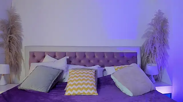 Arianaa collins online show from October 10, 2025, 12:04 pm