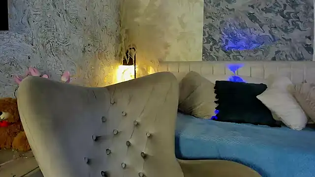 Arianaa collins online show from March 3, 2026, 12:00 pm