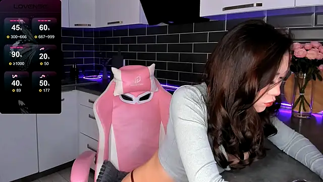 ShaiyaMinn3 online show from September 24, 2025, 3:37 pm