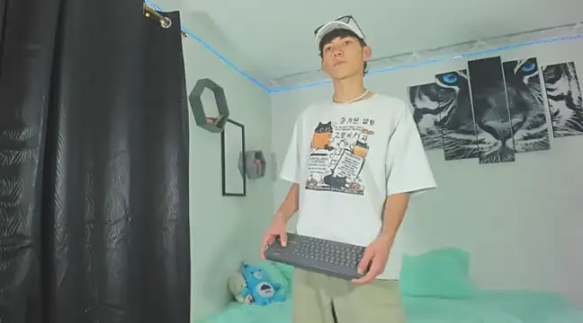 Maxxi hot23 online show from March 1, 2025, 1:43 am