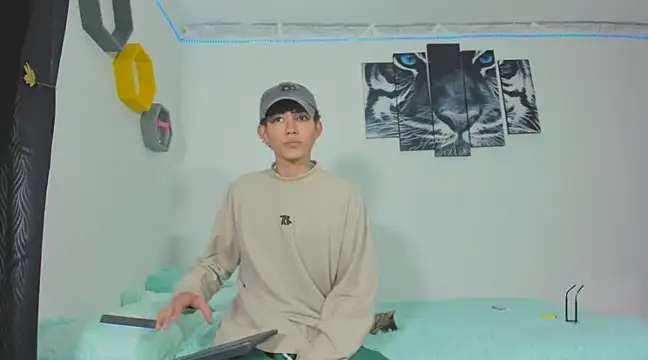 Maxxi hot23 online show from March 2, 2025, 7:02 pm